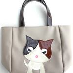 【送料無料】三毛猫のトートバッグ　小さめ　合皮　ベージュ