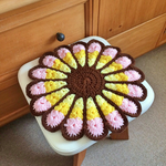 レトロでカラフルなお花円座　   byybp