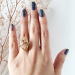 ドライフラワーをレジンに閉じ込めたお花のring 春夏