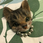 羊毛フェルトキジトラ猫のブローチ