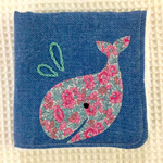 ダブルガーゼの刺繍ハンカチ☆リバティくじら