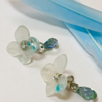 紫陽花のしずくキャッチピアス(ペールアクア)