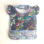 再販×7リバティのフリル付き離乳食スタイSmall Painter's Meadow スモール・ペインターズ・メドウ ブルーグリーン＆ネイビー 