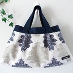 クラシカルモチーフのトートバッグ（インポート）