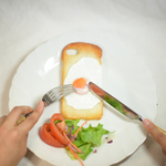 〈iPhone7plus/8plusスマホケース〉ぷっくり目玉焼きトースト