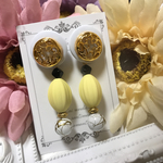 ホワイト×ゴールドぼたんピアス