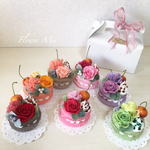 フラワーマカロンケーキ 選べる７色 ケーキBOX入り マカロンの直径約7.5cm プリザーブドミニカーネーションミニバラ使用  