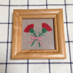 ＊  母の日ギフトに♡カーネーション刺繍のミニ額＊ ピンクのリボン