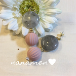 おおぶりレトロ☆ピアス  グレーライトピンク