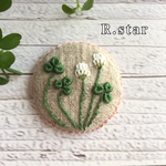 シロツメクサ クローバー  刺繍ブローチ