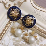 お花の大ぶりボタンピアス