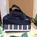 ピアノ鍵盤柄ランチバッグ♪内側防水・マチたっぷり♪　A