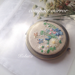 ちいさな幸せ🍀てふてふ舞う穏やかなお庭 🍀オリジナル刺繍コンパクト