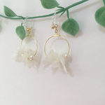 ふんわりお花とパールのフープイヤリング