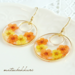 押し花のラウンドピアス/イヤリング *ビタミンオレンジ*