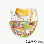 6重ガーゼのまんまるスタイ　きのこ森のはりねずみ