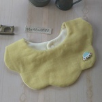 スモーキーイエロー もくもくベビー🚼スタイ❗️可愛い車🚙付いてます