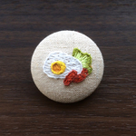 目玉焼き朝食の刺繍ブローチ