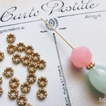 再入荷【3g　約100個前後】５ｍｍ　ゴールド　アクリル　スペーサービーズ～花形　ロンデル・パーツ　PT617