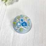 花束の刺繍ブローチ ブルー