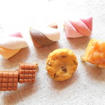お菓子屋さんのブローチ