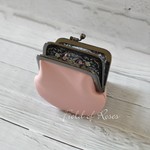 ピンク色　革の仕切りがま口　小銭入れ　コイン入れ　リバティ　桜色　