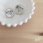 《再販2》ネイビーかすみ草×ワイヤーピアス/イヤリング