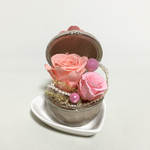可愛いケースのプリザーブドフラワー