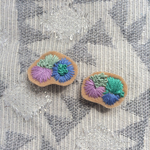 miniフラワー刺繍ピアス