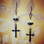 price down】メタリッククロス×ブラックトルマリンピアス(イヤリング変更可)