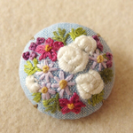 バラと小花ブーケ刺繍ブローチ