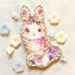 苺うさぎさん 刺繍ブローチ  春いろイースター ゆめかわいいお花の国