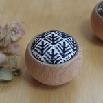 こぎん刺し　ピンクッション　【松笠】