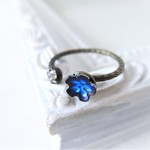 再販 Vintage スワロフスキー 青い花の指輪 ヴィンテージ 金古美