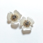 White Flower Earrings(Metallic grey)