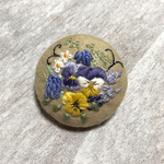ビオラ&ムスカリ 刺繍ブローチ