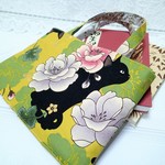 御朱印帳入れ　/ ２冊用/ 花と黒猫（イエロー）