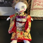 創作人形 アンティーク ぶさかわ猫吉人形　赤黄にお花の着物の子