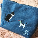 猫の親子の刺繍フラットポーチ