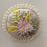 刺繍ブローチ