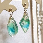 クリスタル青ピアス