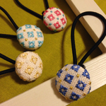 刺繍くるみボタンヘアゴム