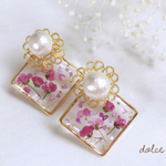 かわいい♡お花が舞う華やかピアス