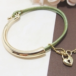 ❤SALE❤*B04***レザーブレスレット（グリーン）チャーム付き