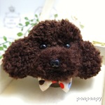 【SALE実施中！】こげ茶トイプードルぽんぽん キーホルダー (赤ベージュ水玉リボン)