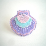 コキアージュ／フェルトと刺繍とビーズのブローチ