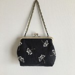 綿毛刺繍のがま口バッグ