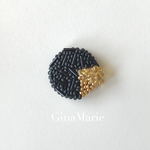 ビーズ刺繍ブローチ　ブラック×ゴールド