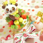 ミツバチパンダさんのイチゴパイカゴのキーリング