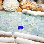 海辺の輝き　淡いブルー系色極小・小型サイズ　カケラクラス（シーグラス）